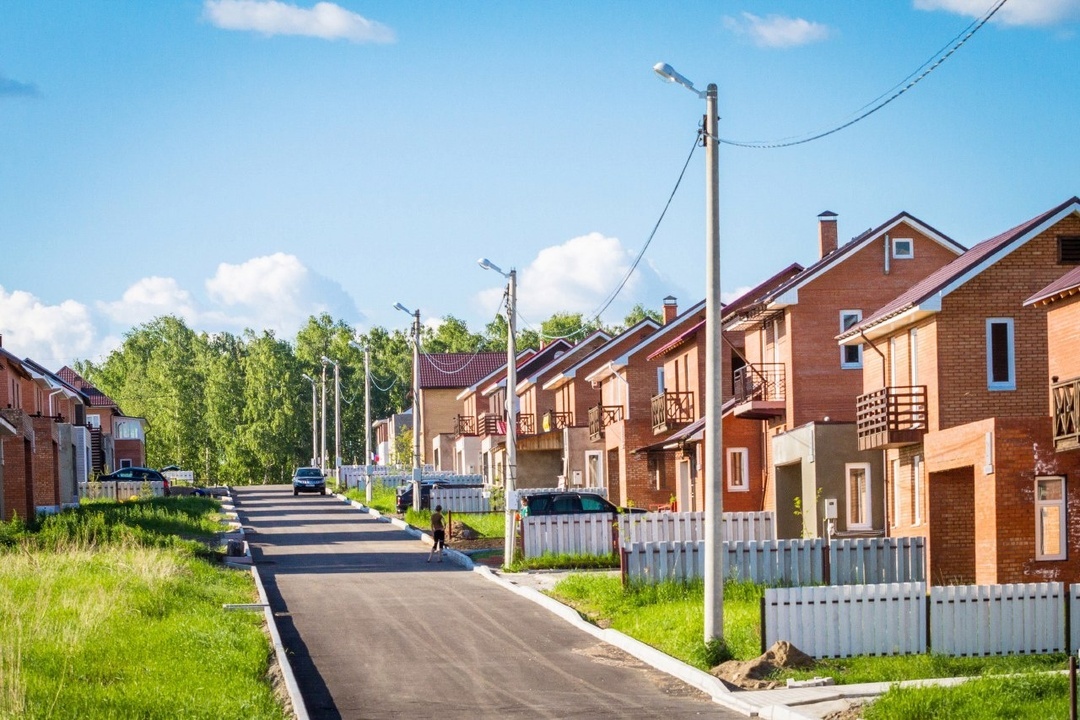 Лесные участки и дома в готовом поселке