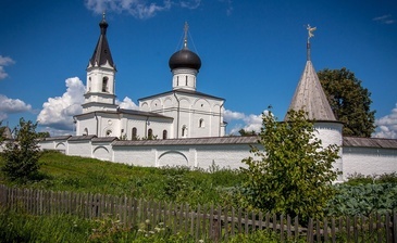 В нескольких километрах от поселка находятся святыни Тверской земли – Оршин Вознесенский монастырь XIV века.
